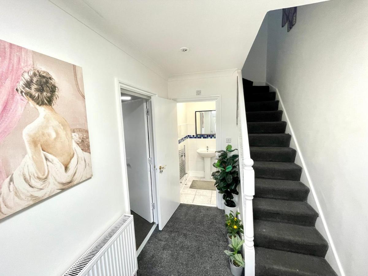 4 Bedrooms House, 3 Bathrooms , Separate Reception, Full Kitchen, Garden, Parking Londra Exterior foto
