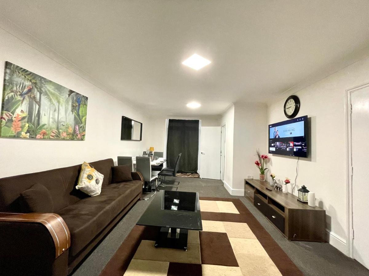 4 Bedrooms House, 3 Bathrooms , Separate Reception, Full Kitchen, Garden, Parking Londra Exterior foto