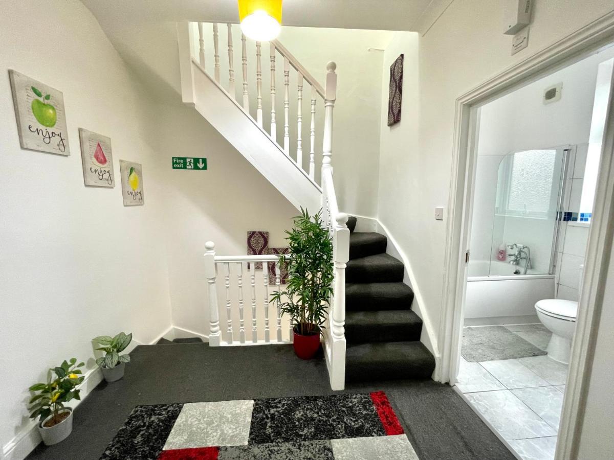 4 Bedrooms House, 3 Bathrooms , Separate Reception, Full Kitchen, Garden, Parking Londra Exterior foto