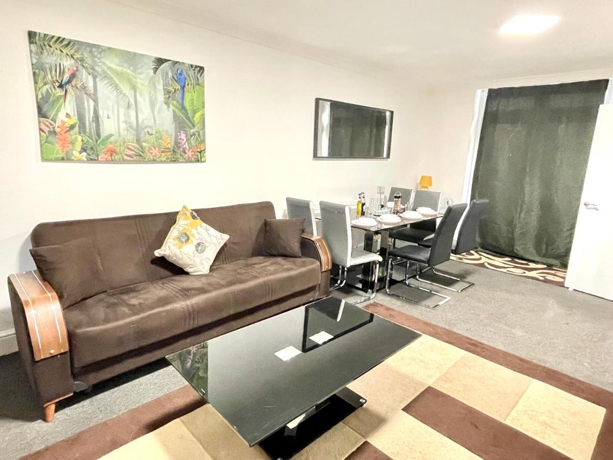 4 Bedrooms House, 3 Bathrooms , Separate Reception, Full Kitchen, Garden, Parking Londra Exterior foto