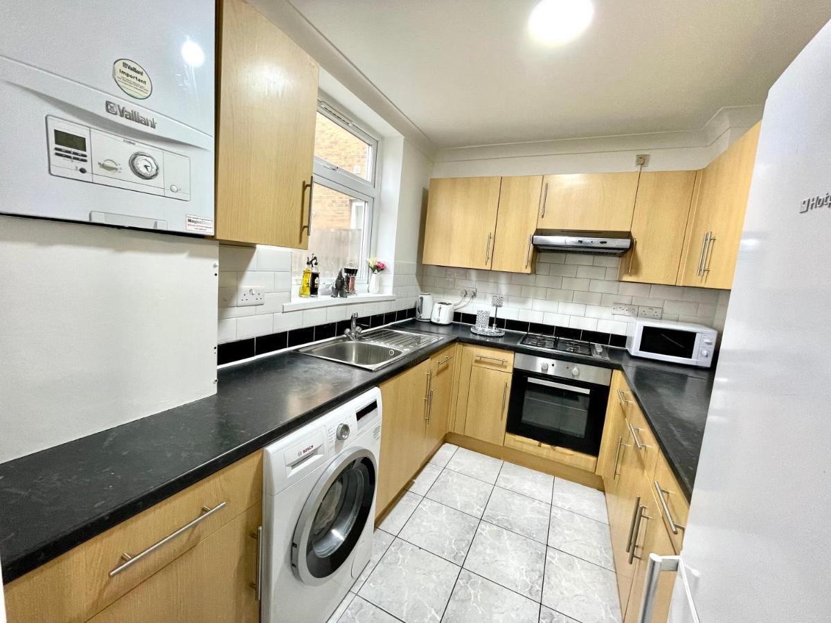 4 Bedrooms House, 3 Bathrooms , Separate Reception, Full Kitchen, Garden, Parking Londra Exterior foto