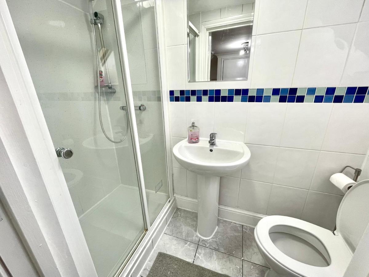 4 Bedrooms House, 3 Bathrooms , Separate Reception, Full Kitchen, Garden, Parking Londra Exterior foto