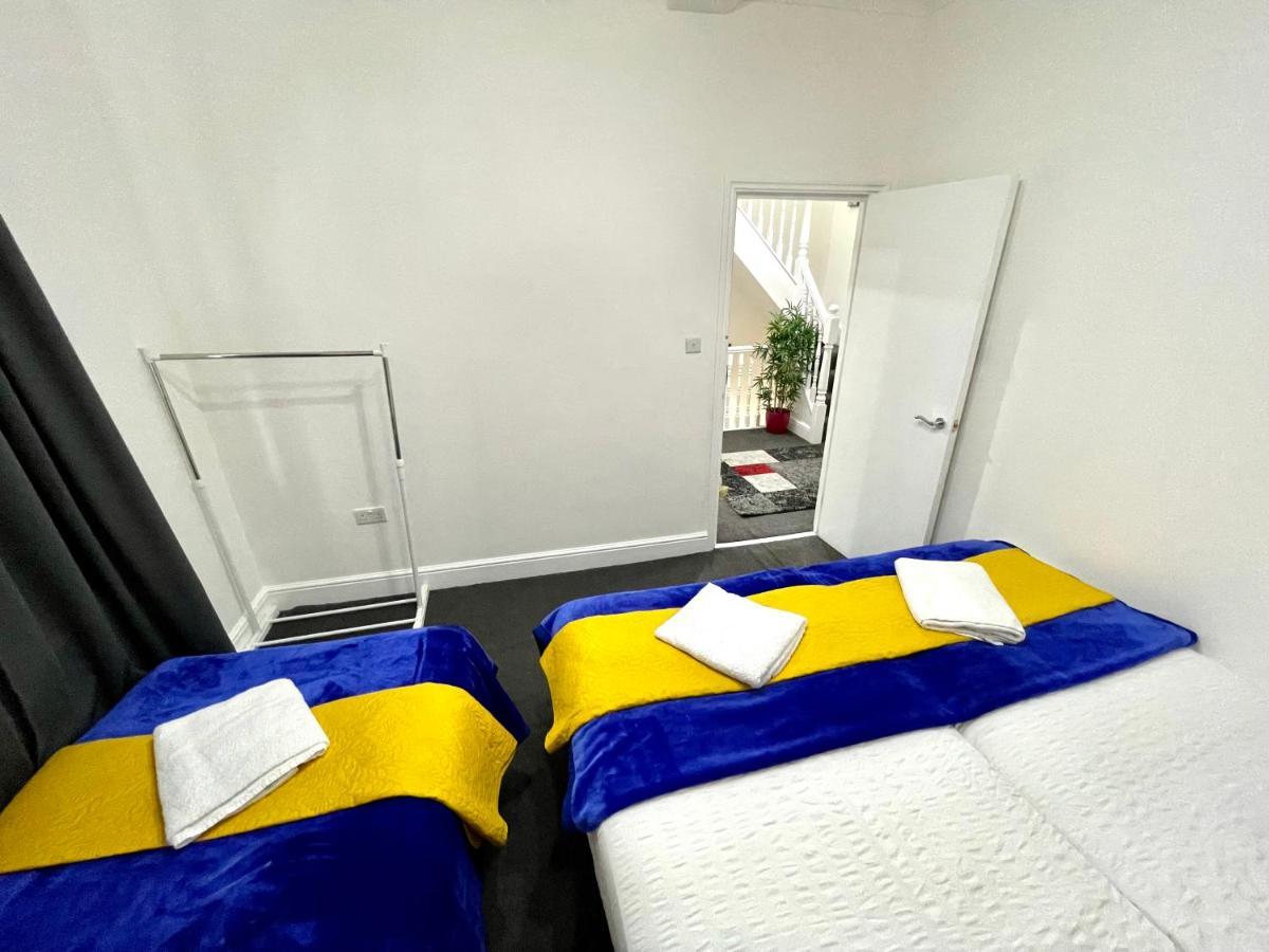4 Bedrooms House, 3 Bathrooms , Separate Reception, Full Kitchen, Garden, Parking Londra Exterior foto