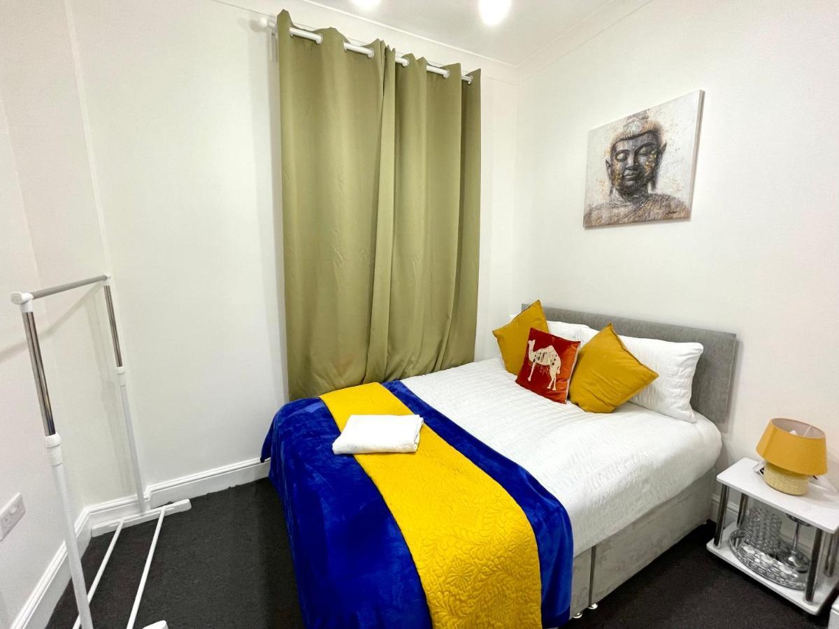 4 Bedrooms House, 3 Bathrooms , Separate Reception, Full Kitchen, Garden, Parking Londra Exterior foto